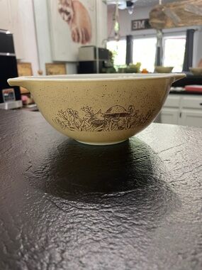 Vintage Pyrex Forest Fancies  Mushroom Pattern Mixing Bowl -Speckled Cream 1.5 L